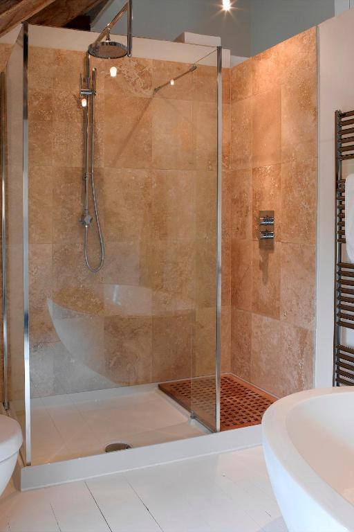 Tuddenham Mill Luxury Hotel Room photo A shower enclosure