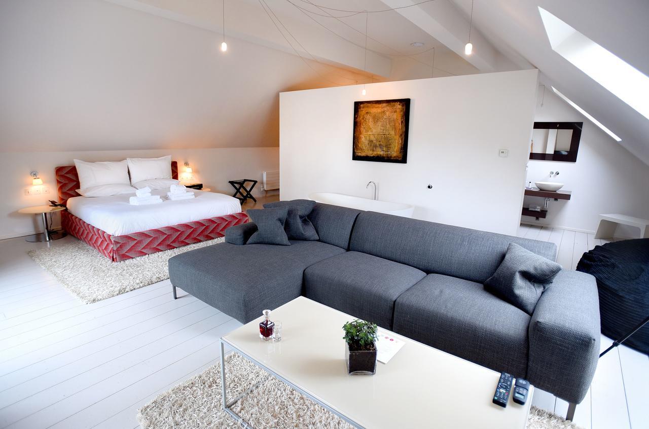 Tuddenham Mill Luxury Hotel Exterior photo A suite at the Hotel