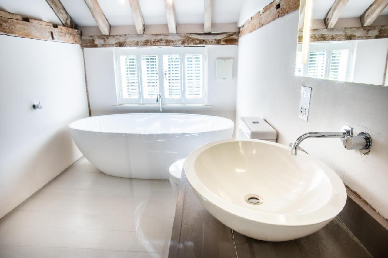 Tuddenham Mill Luxury Hotel Exterior photo Bathroom