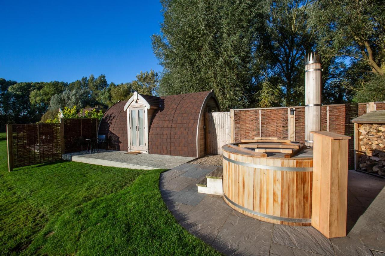 Tuddenham Mill Luxury Hotel Exterior photo A hot tub in the UK